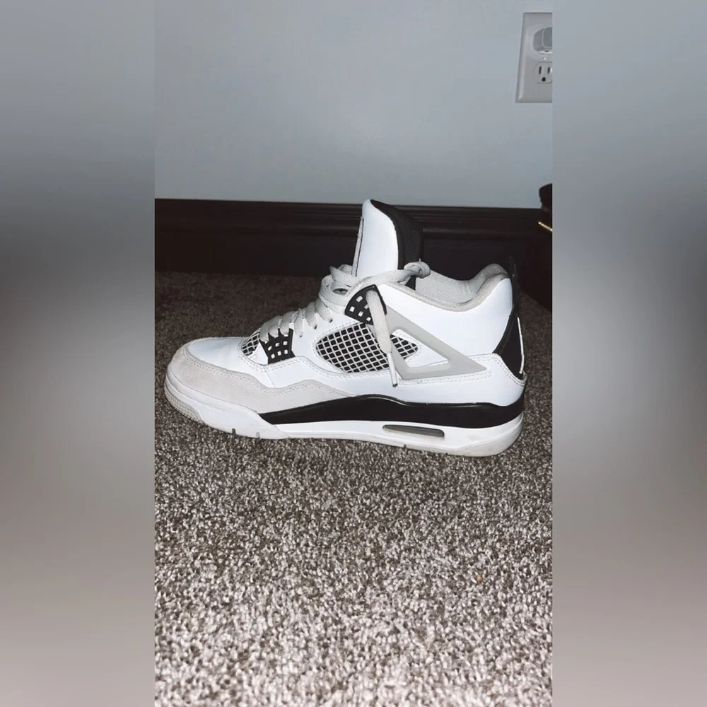 Jordan 4’s Retro Military Black - Picture 2 of 7